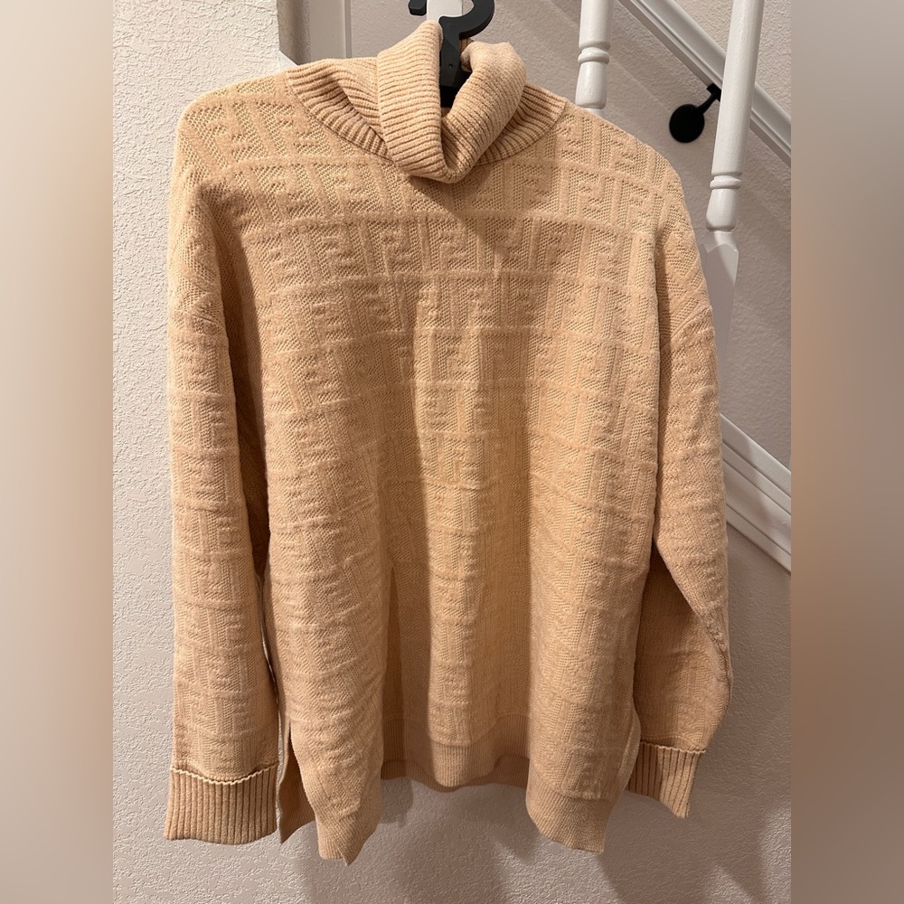 🎉🎉🎉SOLD！！！🎉🎉🎉Fendi Turtleneck Knit Sweater